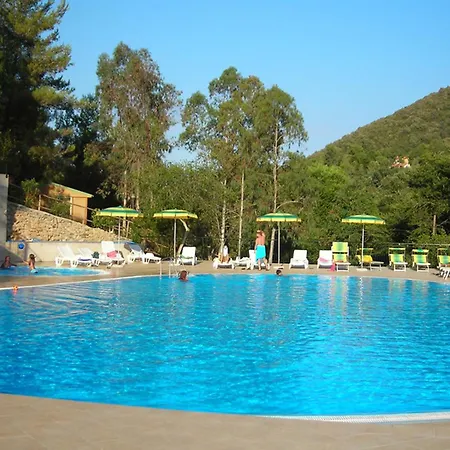 Ośrodek wypoczynkowy Village Canapai 3*